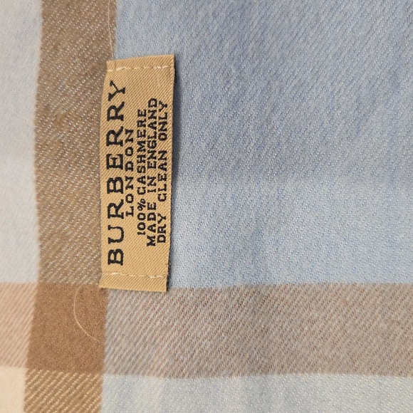 Burberry Cashmere Scarf - Picture 3 of 4
